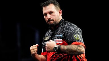 Jonny Clayton clinched the New Zealand Darts Masters title with victory over Gerwyn Price