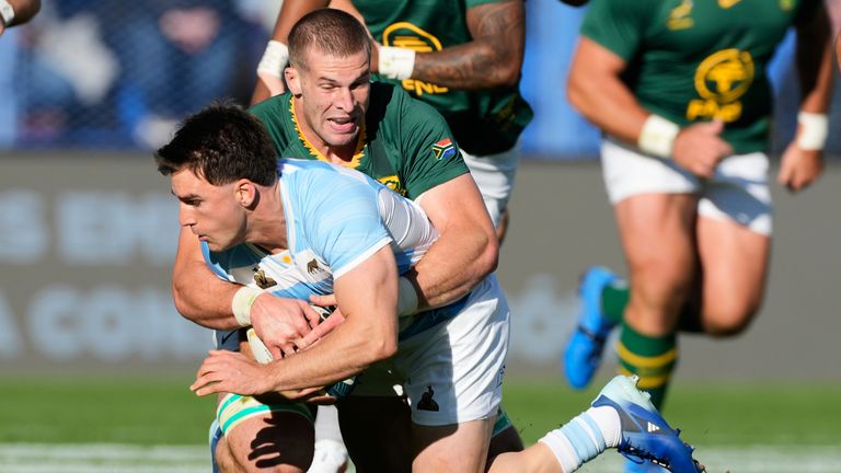 Prisciantelli is tackled by Hanekom 