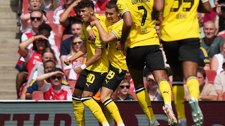 Samuele Inacio put Dortmund in front