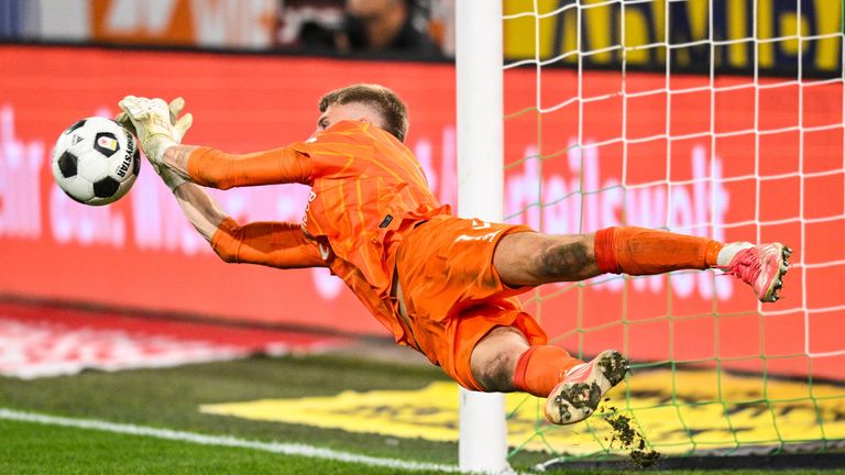 Beau Reus saved two penalties as Hearts overcame Rapid Vienna to reach the Conference League group phase