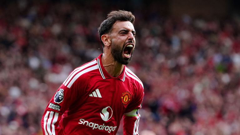 Bruno Fernandes celebrates scoring Man Utd's equaliser