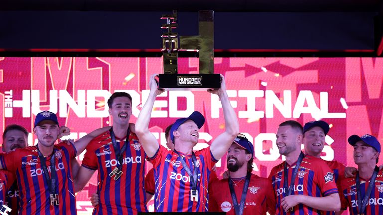 The Manchester Super Giants lift the 2026 Hundred trophy 