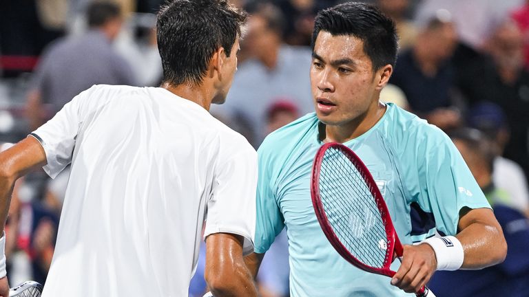 Rafael Jodarcongratulates Brandon Nakashima for his semi-final win in Montreal