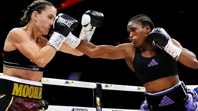 Caroline Dubois vs Amelia Moore