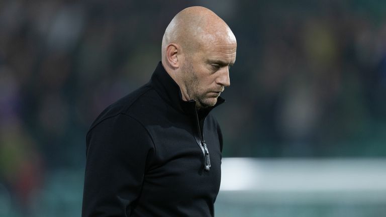 EDINBURGH, SCOTLAND - AUGUST 27: Hibernian Head Coach David Gray looks dejected at full time during a UEFA Europa Conference League Playoff Round Second Leg match between Hibernian and KAA Gent at Easter Road, on August 27, 2026, in Edinburgh, Scotland. (Photo by Ross Parker / SNS Group)