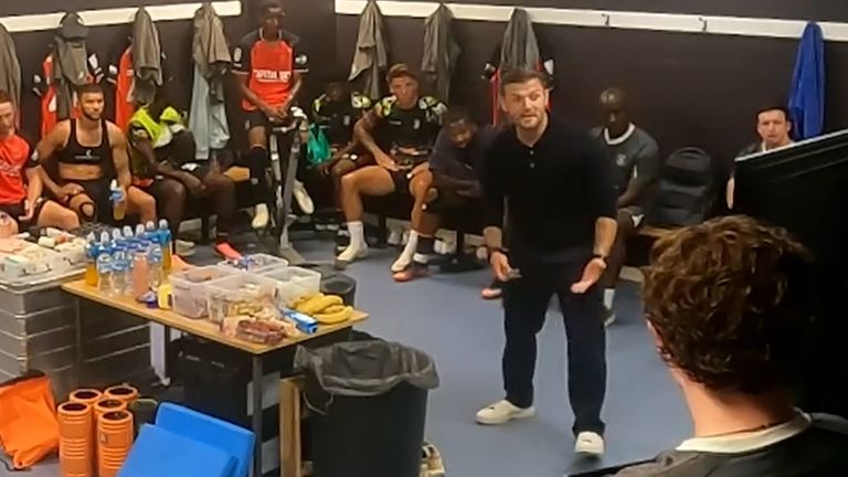 Jack Wilshere HT Luton team talk 