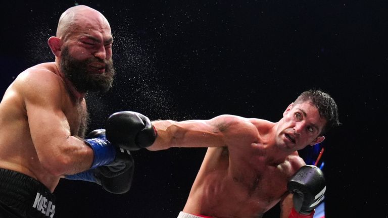 Joe Ward overcomes Artjom Kasparian