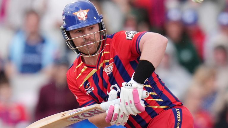 Manchester Super Giants' Tim Seifert batting during The Hundred