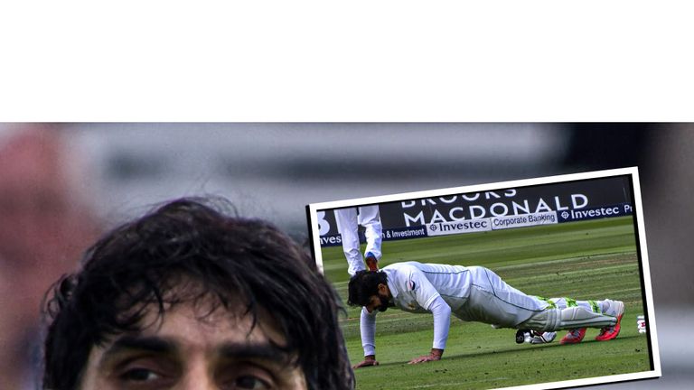 Misbah celebrates his hundred with pushups!