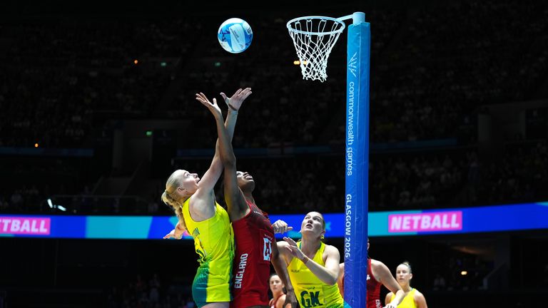 Australia's 19-11 lead after the first quarter proved too large for England to overturn