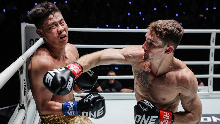 Carrillo extinguished Jiaqiang's challenge emphatically in round two