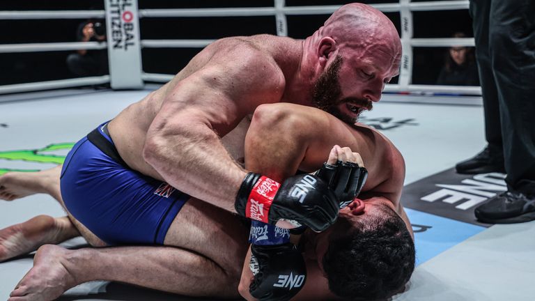 Paul Elliott is expecting a 'technical' tussle when he takes on Shamil Erdogan