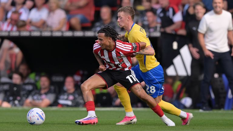 Sheffield United's Romelle Donovan (left) and Birmingham City's Jay Stansfield battle for the ball
