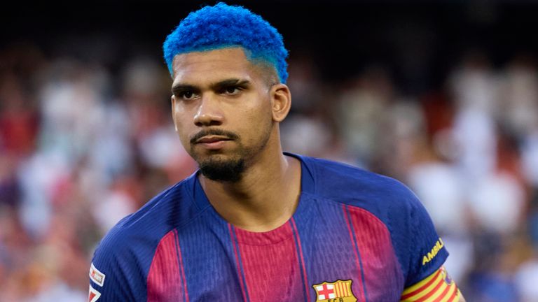 Ronald Araujo in action for Barcelona