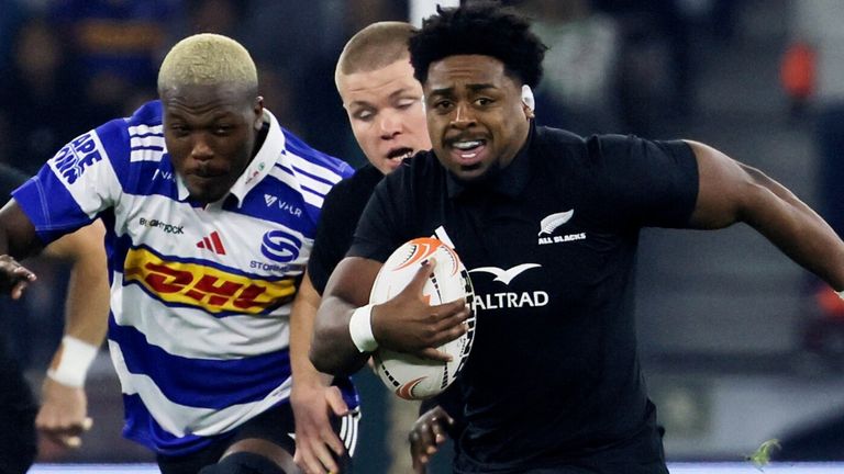 Peter Lakai makes a break against the Stormers