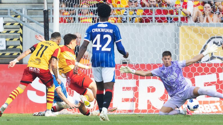 Kajetan Szmyt made it 2-1 to Jagiellonia Bialystok