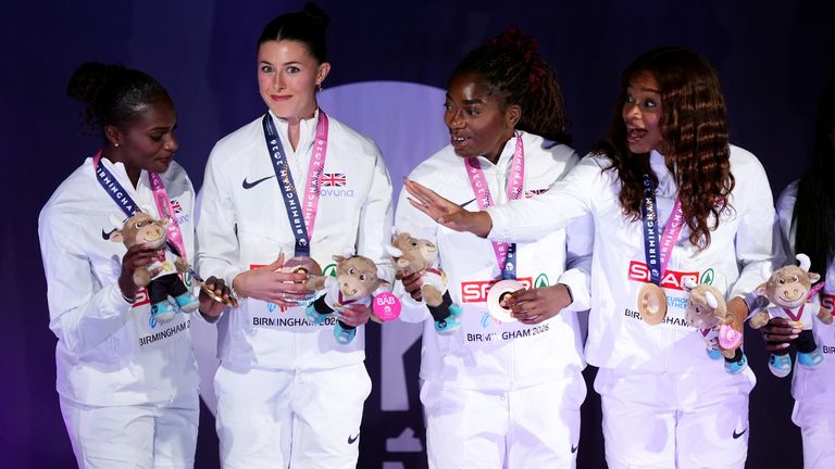 Hunt stands next to her relay-winning teammates in Birmingham