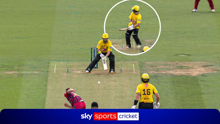 Duckett ramps ball effortlessly over wicketkeeper!