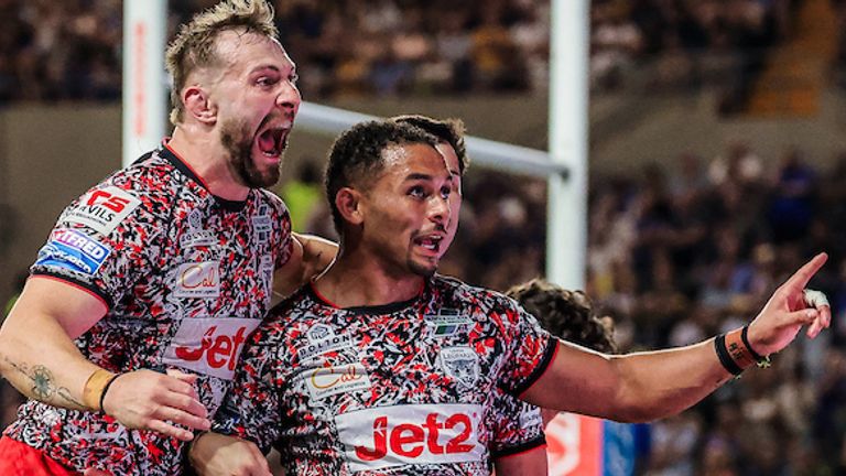 Umyla Hanley (R) celebrates scoring Leigh's final try