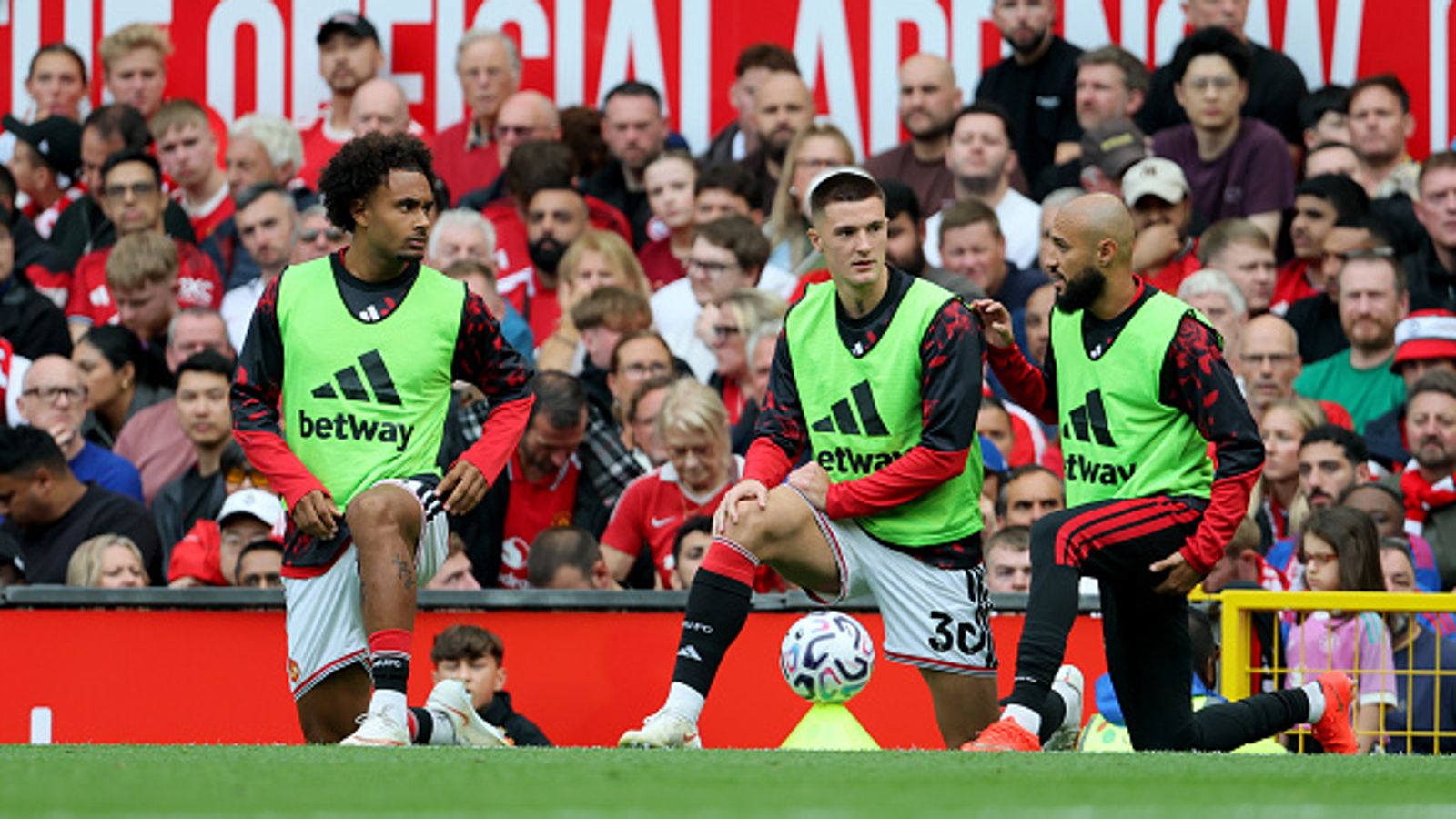 A profundidade do elenco do Manchester United é analisada enquanto Gary Neville afirma que Michael Carrick está sob pressão antes do retorno da Liga dos Campeões | Notícias de futebol