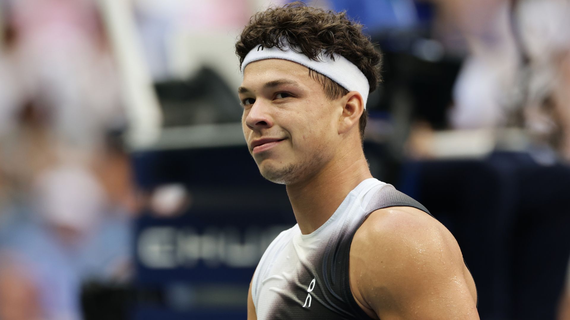US Open LIVE! Frustrated Shelton a set down to top seed Zverev in final