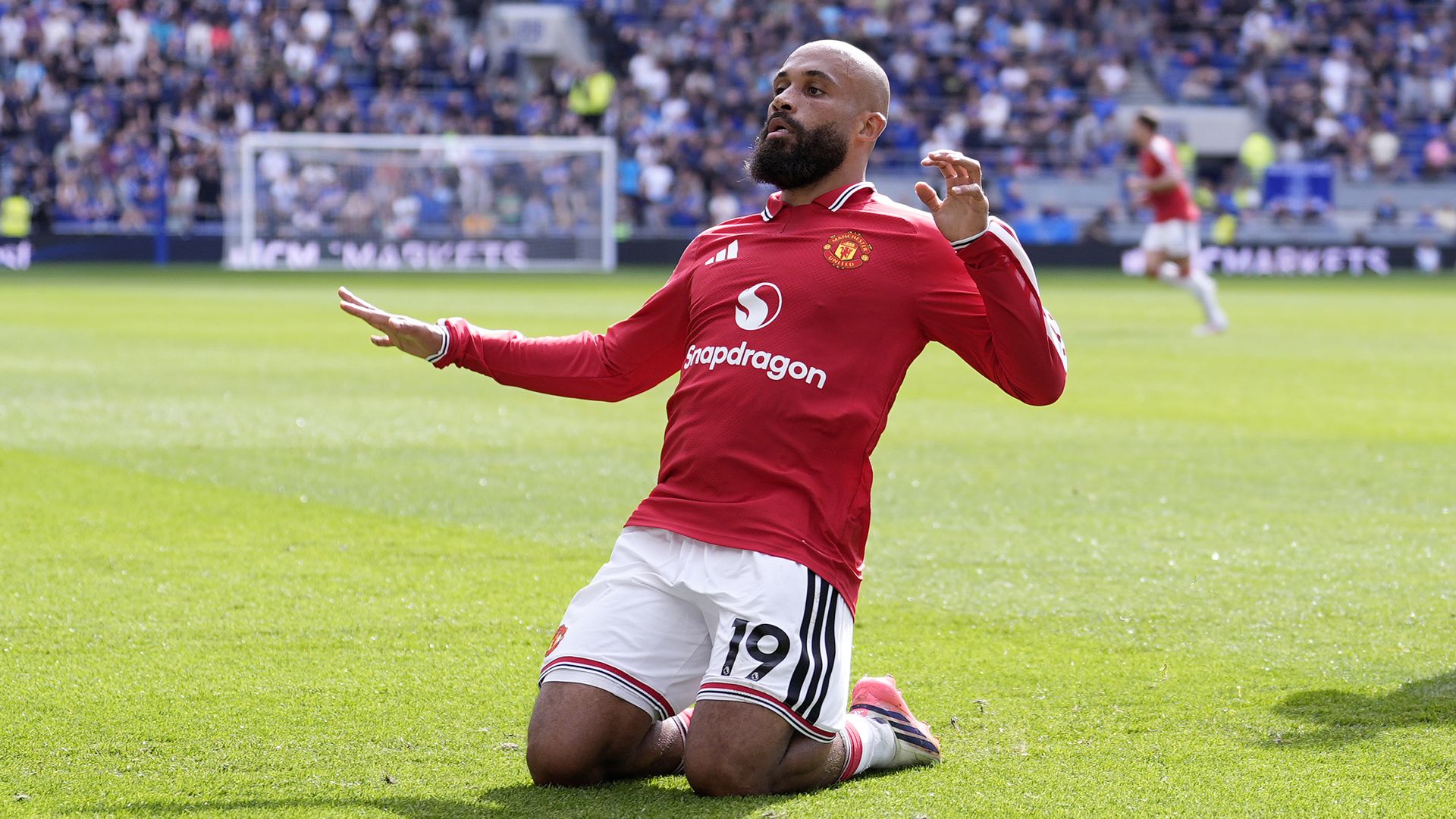 Mbeumo solo strike gives Man Utd lead at Everton LIVE! & highlights
