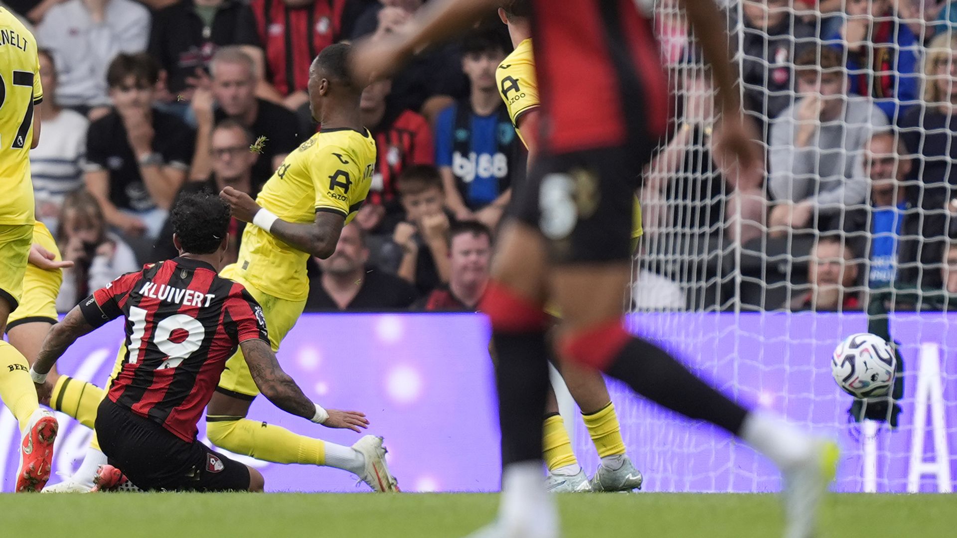 Kluivert hits back for Bournemouth minutes after Brentford opener LIVE!