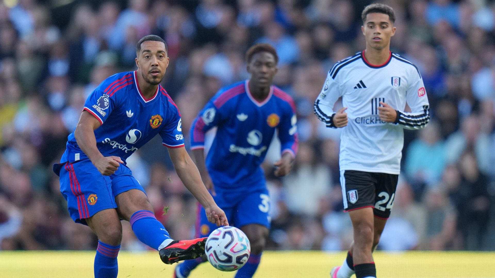 Leno denies Martinez early opener for Man Utd at Fulham LIVE!