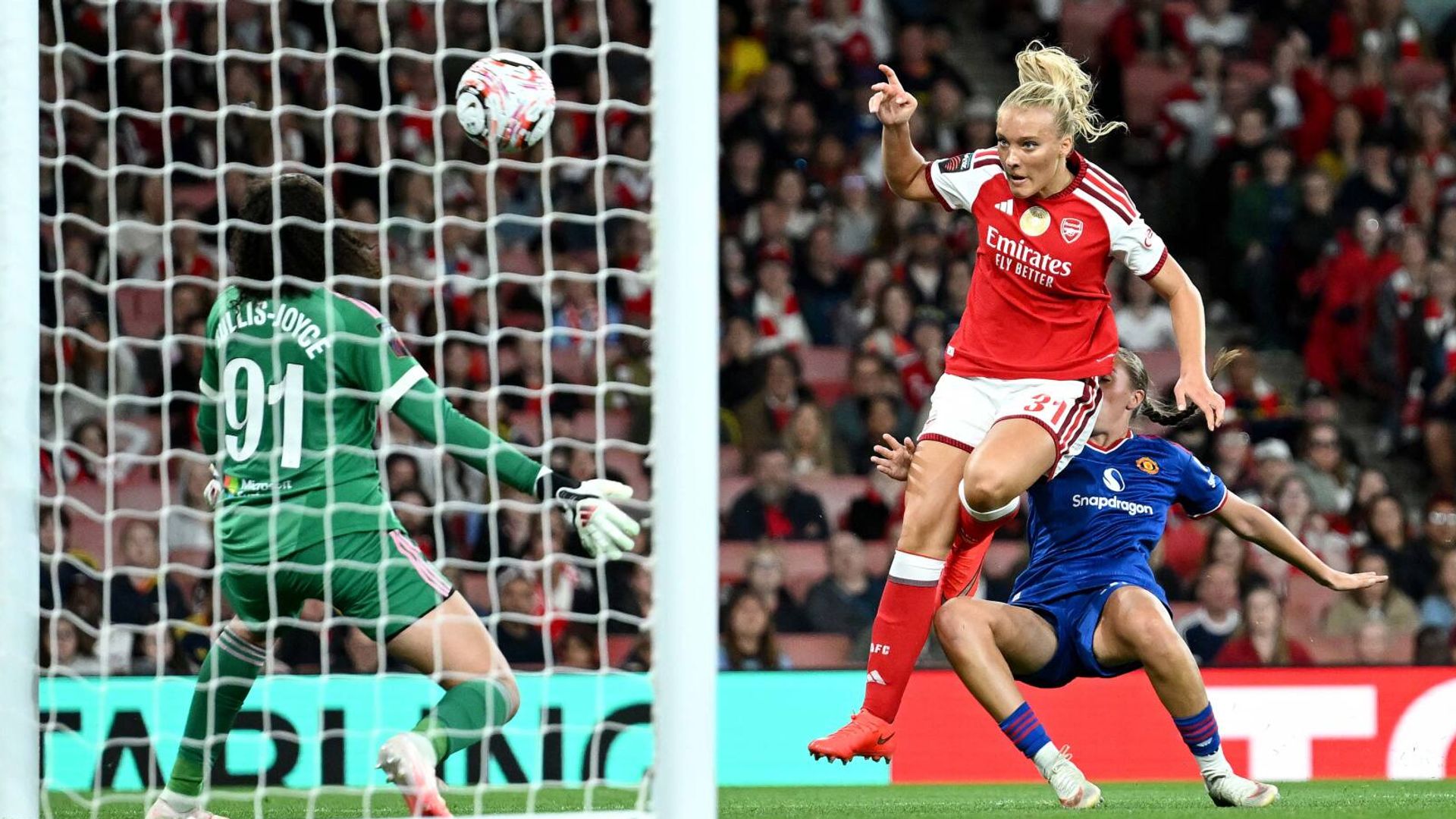 WSL: Holmberg scores late on to deny United first win LIVE! & highlights