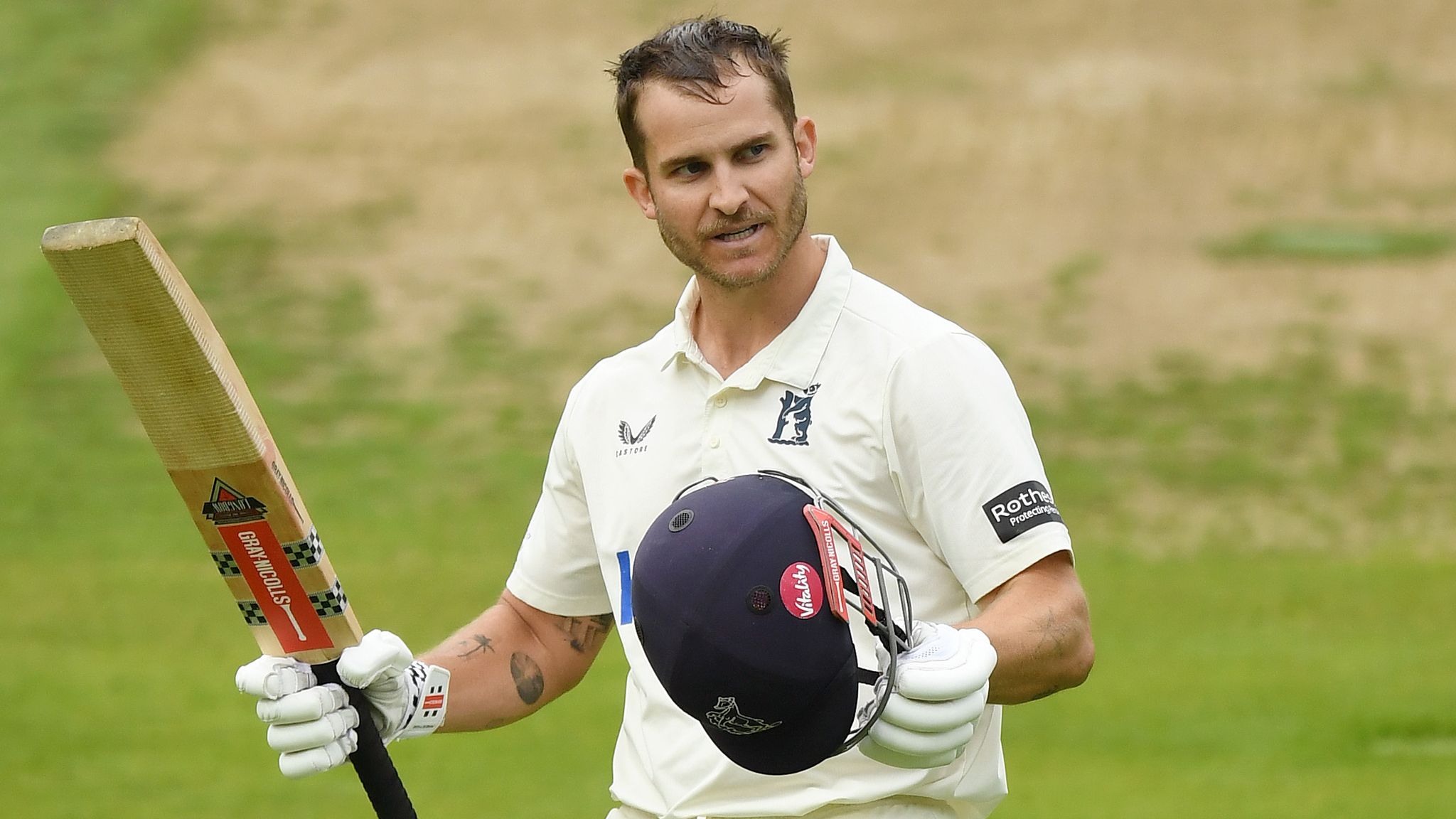 Sam Hain produced 142 with the bat to push Warwickshire ever closer to the County Championship title