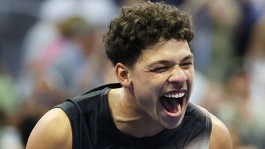 Shelton celebrates his US Open victory over Alcaraz
