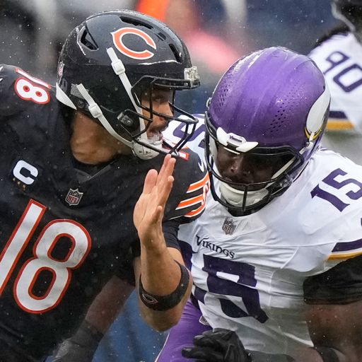 NFL Weekend Review: Flores dominates Bears