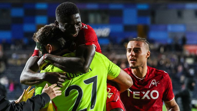Aberdeen overcame a red card to beat Kilmarnock on penalties in a thrilling Scottish League Cup quarter-final at Rugby Park
