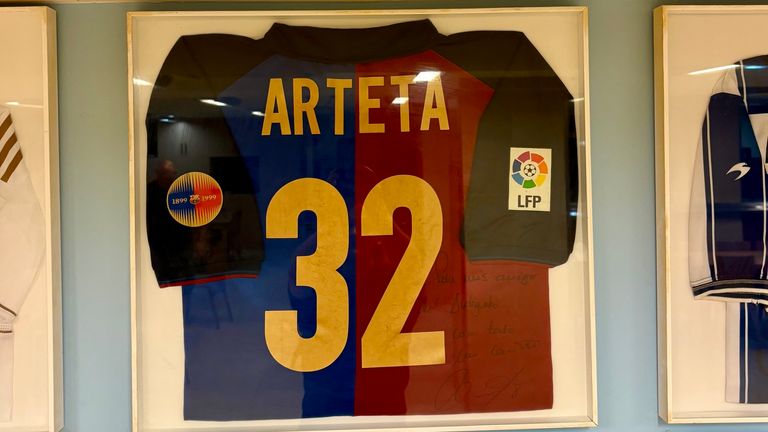 Mikel Arteta's signed shirt at Antiguoko reads: "To my friends at Antiguoko, with all my love"