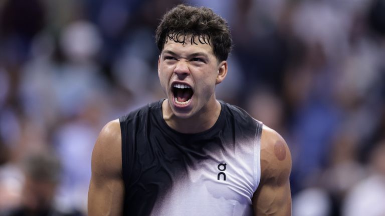 Ben Shelton recovered from a first-set stumble to ‌defeat Dutchman Tallon Griekspoor as he seeks to become the first American man to win the US Open title since 2003