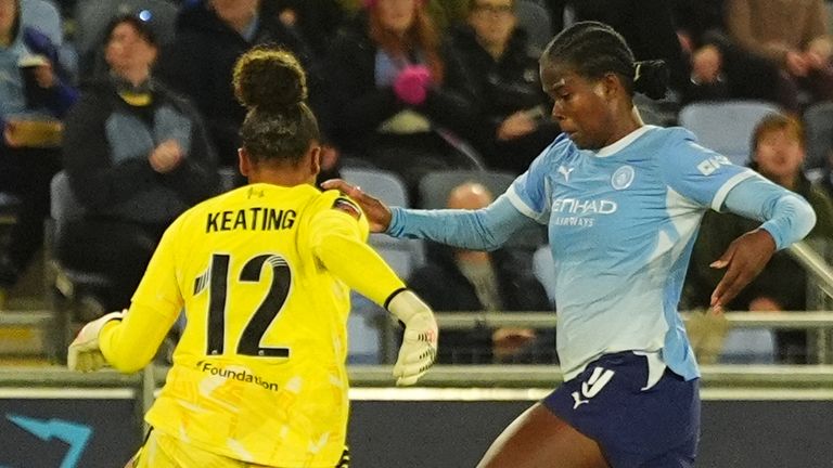 Man City forward Bunny Shaw goes round Liverpool goalkeeper Khiara Keating