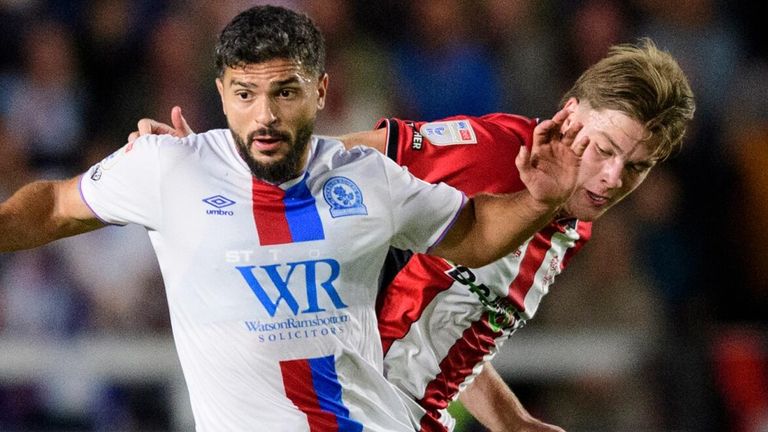 Freddie Draper vies for possession with Sam Morsy 