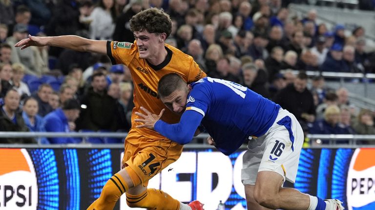Everton host Wolves