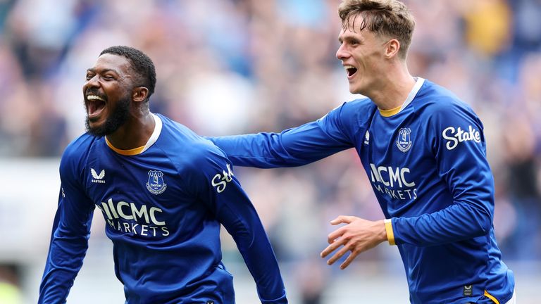 Ainsley Maitland-Niles of Everton celebrates scoring his equalising goal against Manchester United with Harrison Armstrong