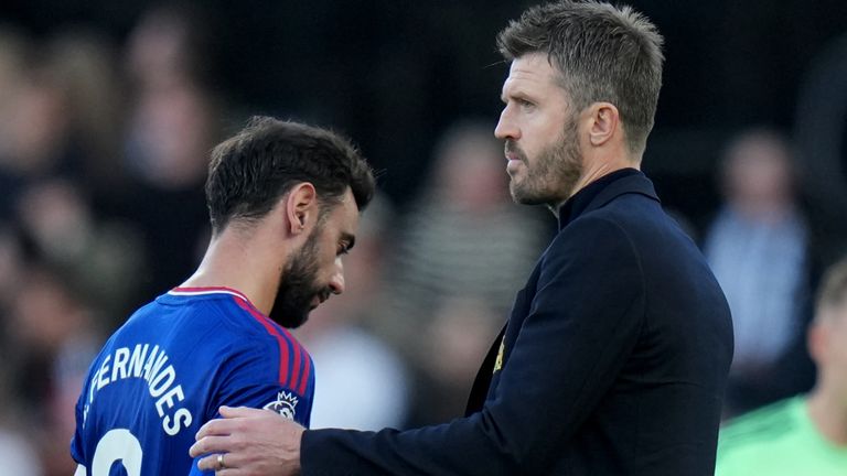 Manchester United head coach Michael Carrick speaks with Bruno Fernandes after the loss to Fulham