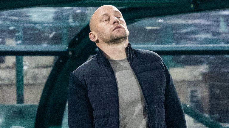 EDINBURGH, SCOTLAND - SEPTEMBER 15: Hibernian Head Coach David Gray looks dejected during a William Hill Premiership match between Hibernian and Kilmarnock at Easter Road, on September 15, 2026, in Edinburgh, Scotland. (Photo by Ross Parker / SNS Group)