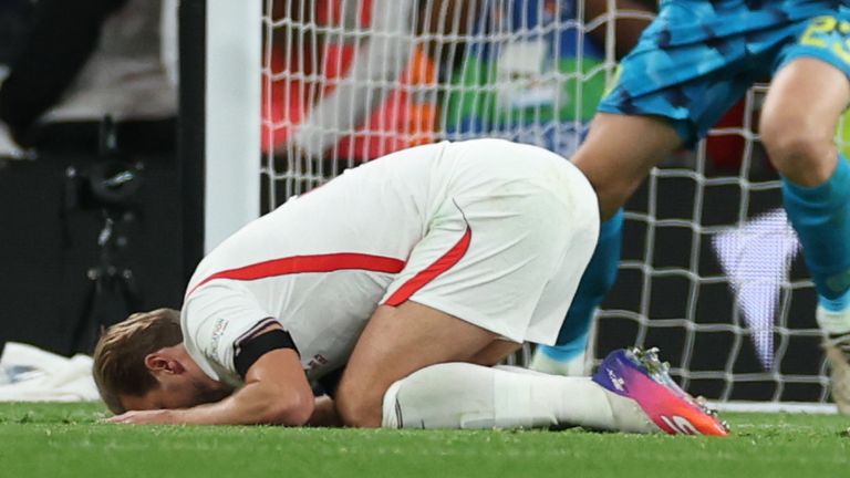 Harry Kane reacts to missing a penalty against Spain in the Nations League