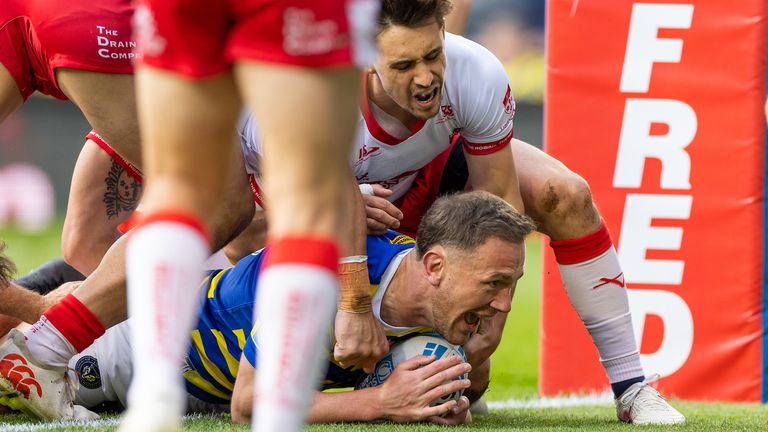 Picture by Callum Pilkington/SWpix.com - 19/09/2026 - Rugby League - Betfred Super League Eliminator - Warrington Wolves v Hull KR - Halliwell Jones Stadium, Warrington, England - Ben Currie of Warrington Wolves  scores a try 
