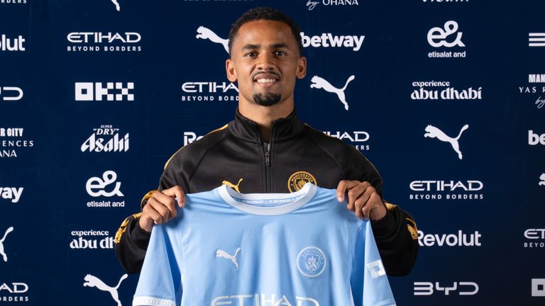 Iliman Ndiaye signs for Manchester City September 01, 2026