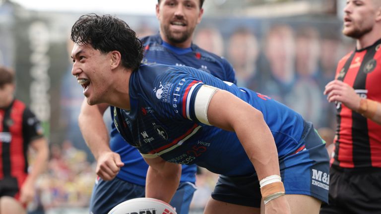 Isaiah Vagana went over twice to put Wakefield back on top