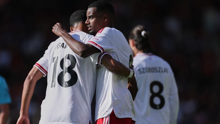 Alexander Isak celebrates with Cody Gakpo