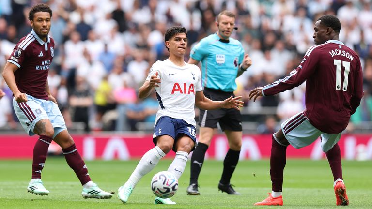Mateus Fernandes passes the ball under pressure from Nicolas Jackson