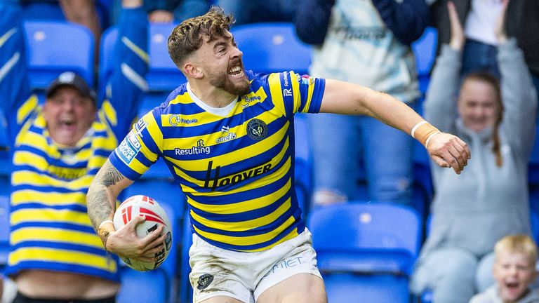Picture by Callum Pilkington/SWpix.com - 19/09/2026 - Rugby League - Betfred Super League Eliminator - Warrington Wolves v Hull KR - Halliwell Jones Stadium, Warrington, England - Matty Ashton of Warrington Wolves scores a try and celebrates 