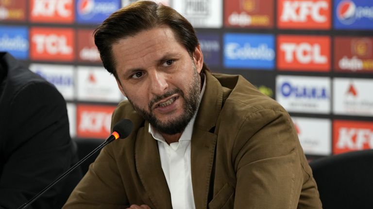 Shahid Afridi has slammed Pakistan's selectors for making wholesale changes for the third and final Test against England
