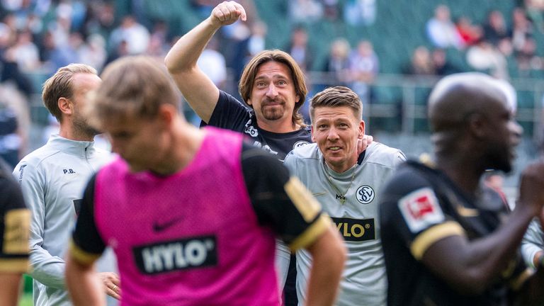 Vincent Wagner directs the praise towards his staff amid the celebrations at Gladbach
